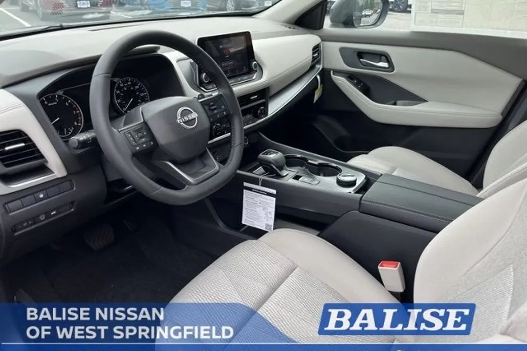 2025 Nissan Rogue SV photo 1