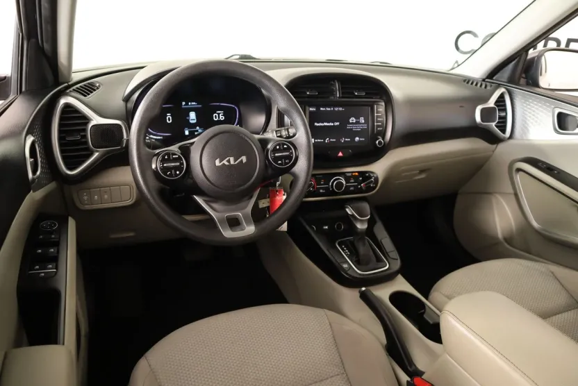 2023 Kia Soul LX photo 1