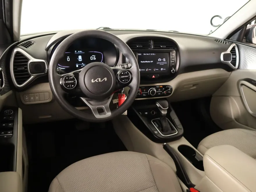 2023 Kia Soul LX photo 1