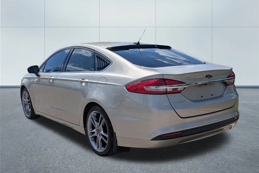 2017 Ford Fusion Hybrid SE photo 1