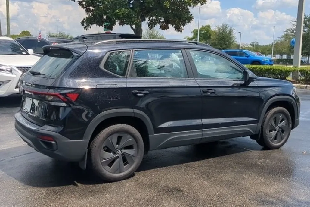 2025 Volkswagen Taos S photo 1