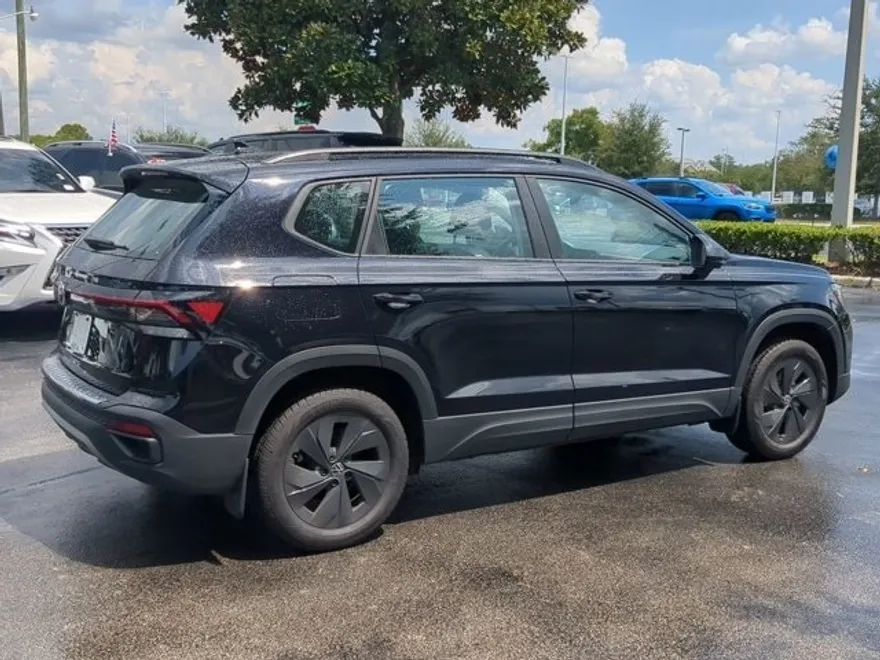 2025 Volkswagen Taos S photo 1