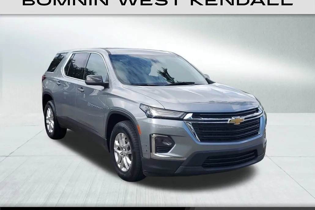 2023 Chevrolet Traverse LS photo 1