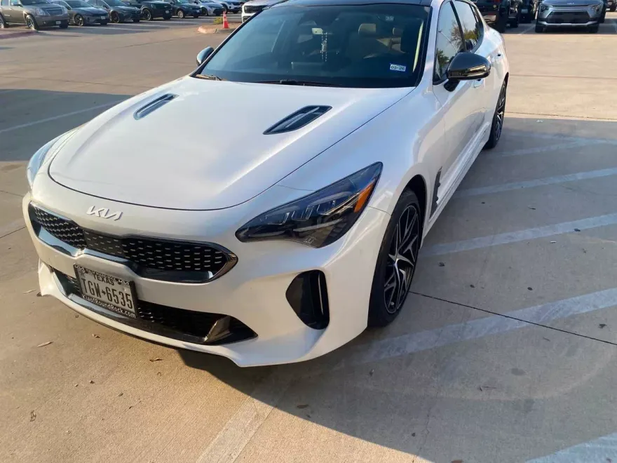 2023 Kia Stinger GT-Line photo 1
