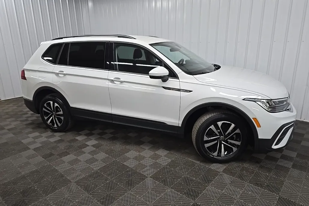 2022 Volkswagen Tiguan S photo 1