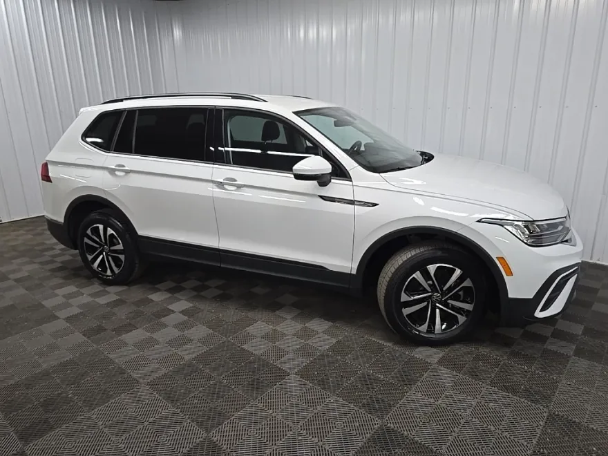 2022 Volkswagen Tiguan S photo 1
