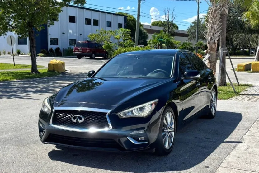 2018 Infiniti Q50 3.0t LUXE photo 1
