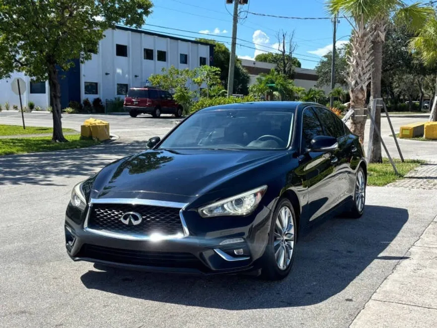 2018 Infiniti Q50 3.0t LUXE photo 1