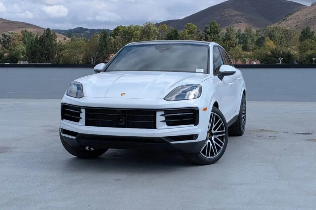 2026 Porsche Cayenne Coupe photo 1