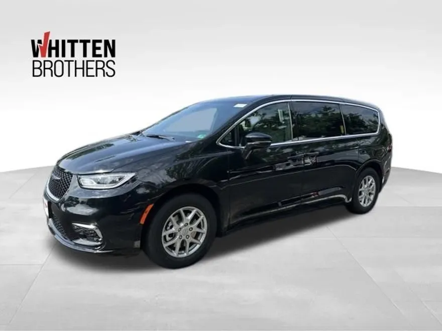 2025 Chrysler Pacifica photo 1