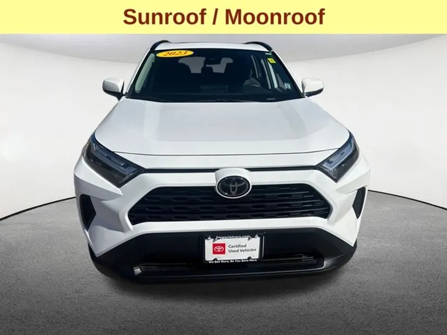 2023 Toyota RAV4 XLE photo 1