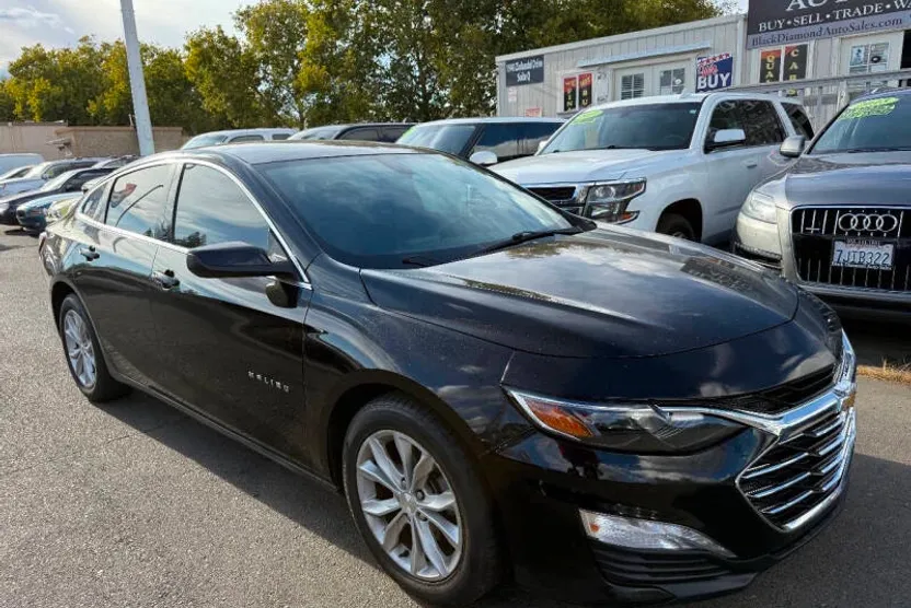 2019 Chevrolet Malibu 1LT photo 1