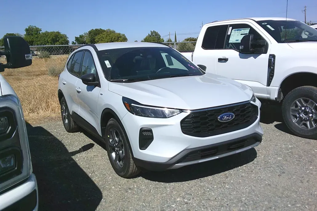 2025 Ford Escape ST-Line photo 1