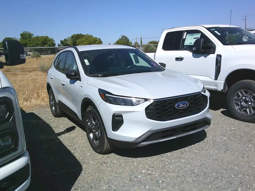 2025 Ford Escape ST-Line photo 1