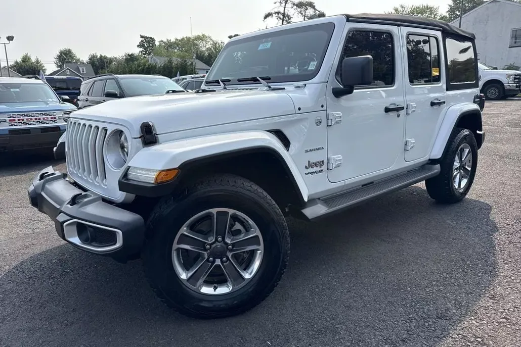 2022 Jeep Wrangler Unlimited Sahara photo 1