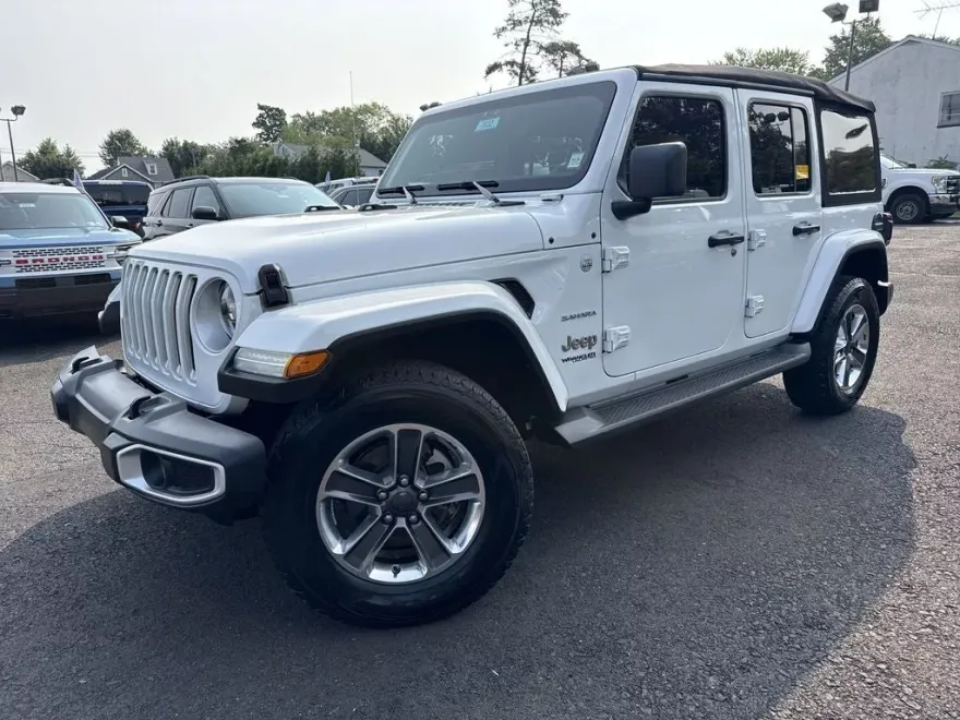 2022 Jeep Wrangler Unlimited Sahara photo 1