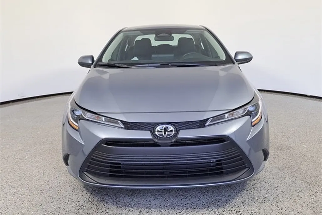 2025 Toyota Corolla LE photo 1