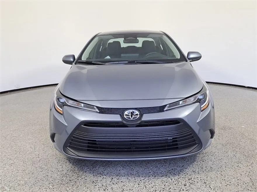 2025 Toyota Corolla LE photo 1