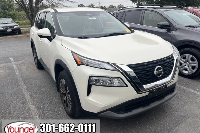 2021 Nissan Rogue SV photo 1
