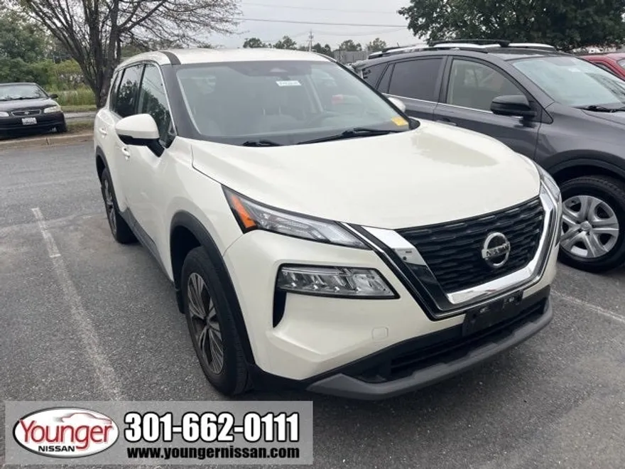 2021 Nissan Rogue SV photo 1