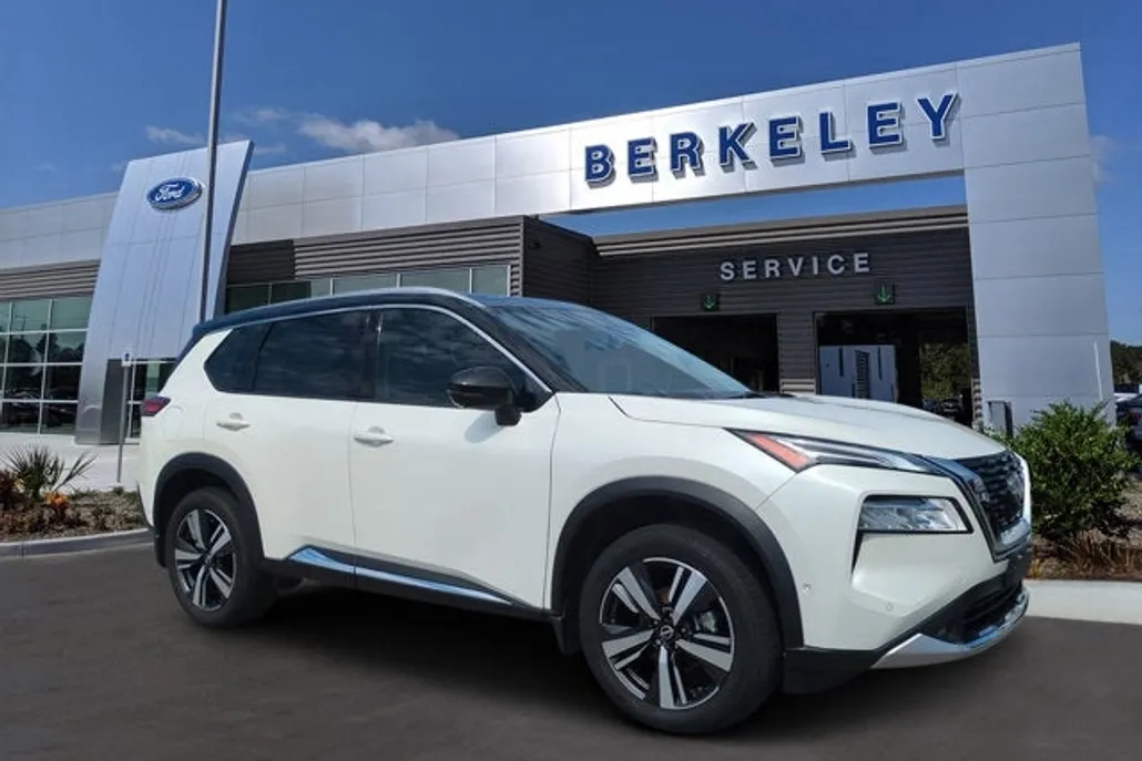 2022 Nissan Rogue Platinum photo 1