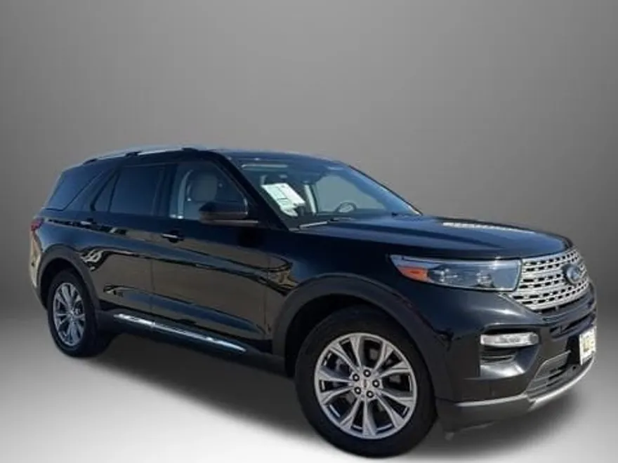 2022 Ford Explorer XLT photo 1