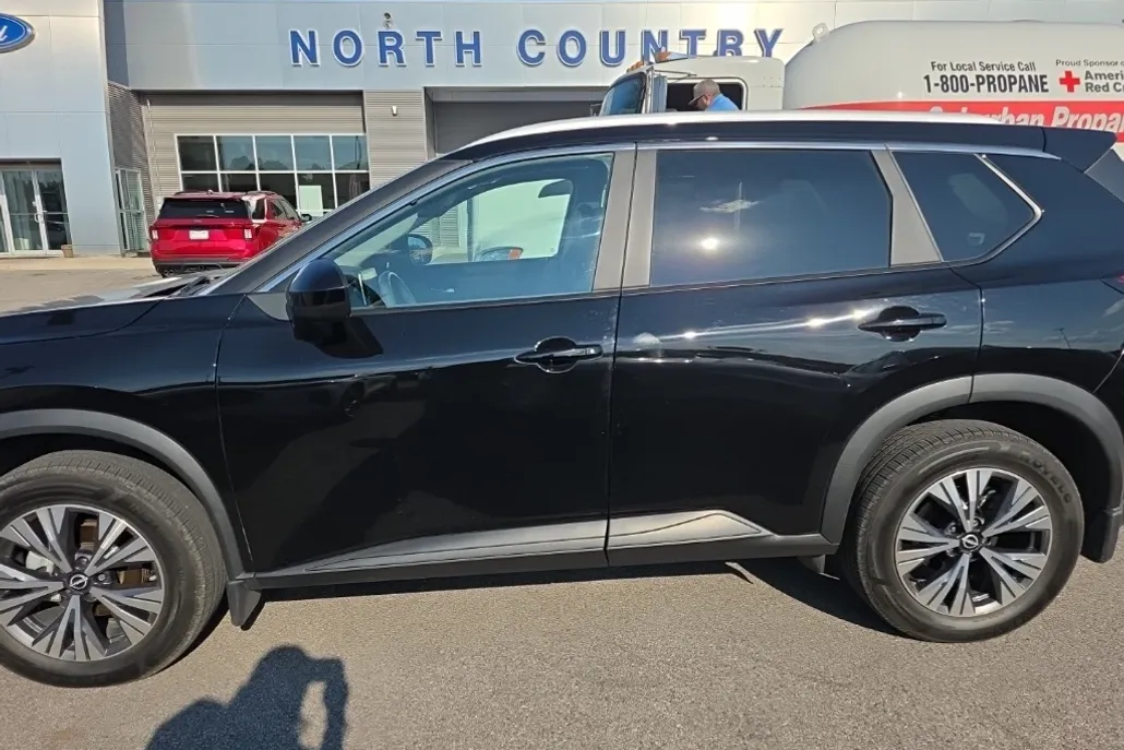 2023 Nissan Rogue SV photo 1