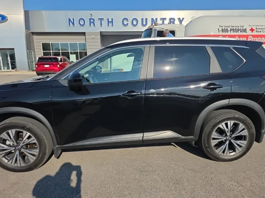 2023 Nissan Rogue SV photo 1