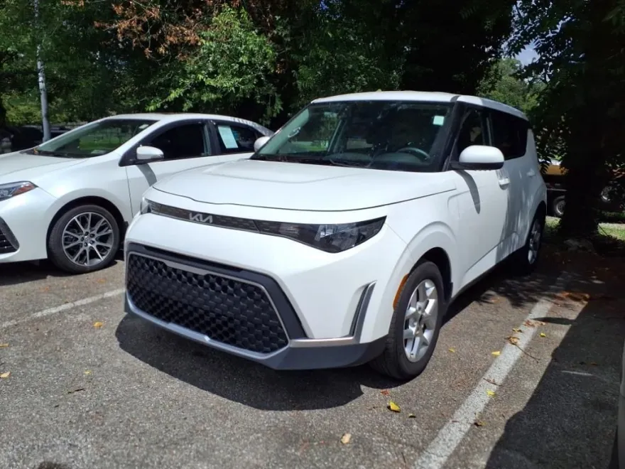 2024 Kia Soul LX photo 1