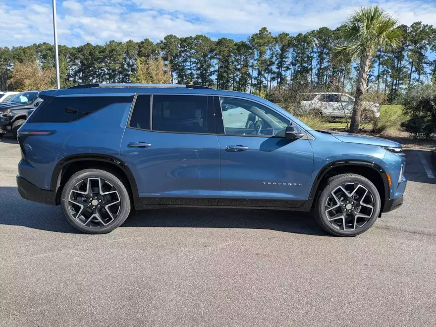 2026 Chevrolet Traverse High Country photo 1