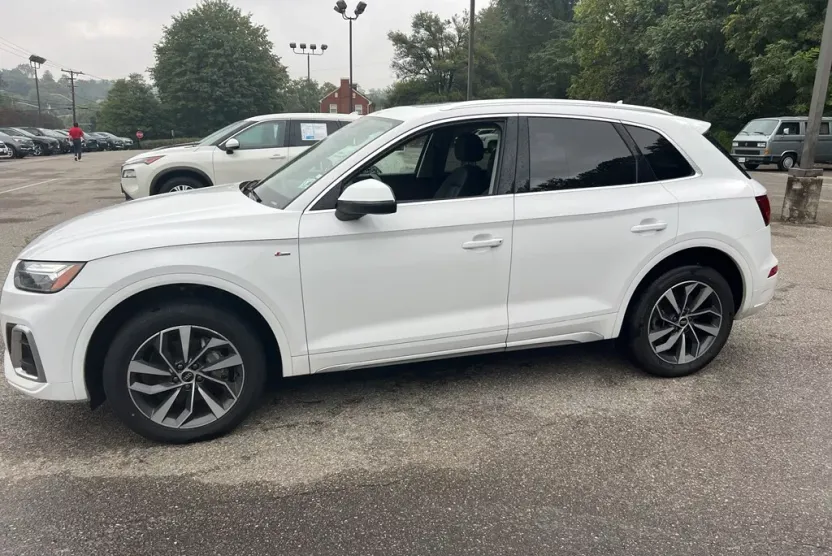 2023 Audi Q5 45 S line Premium photo 1