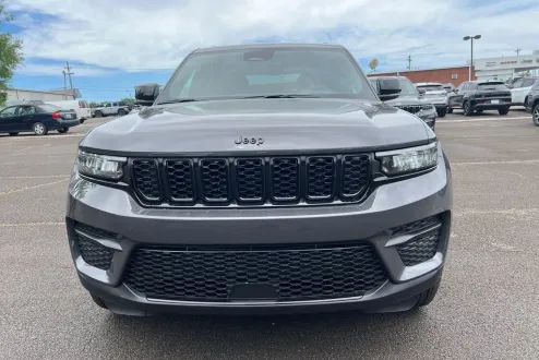 2025 Jeep Grand Cherokee Altitude X photo 2