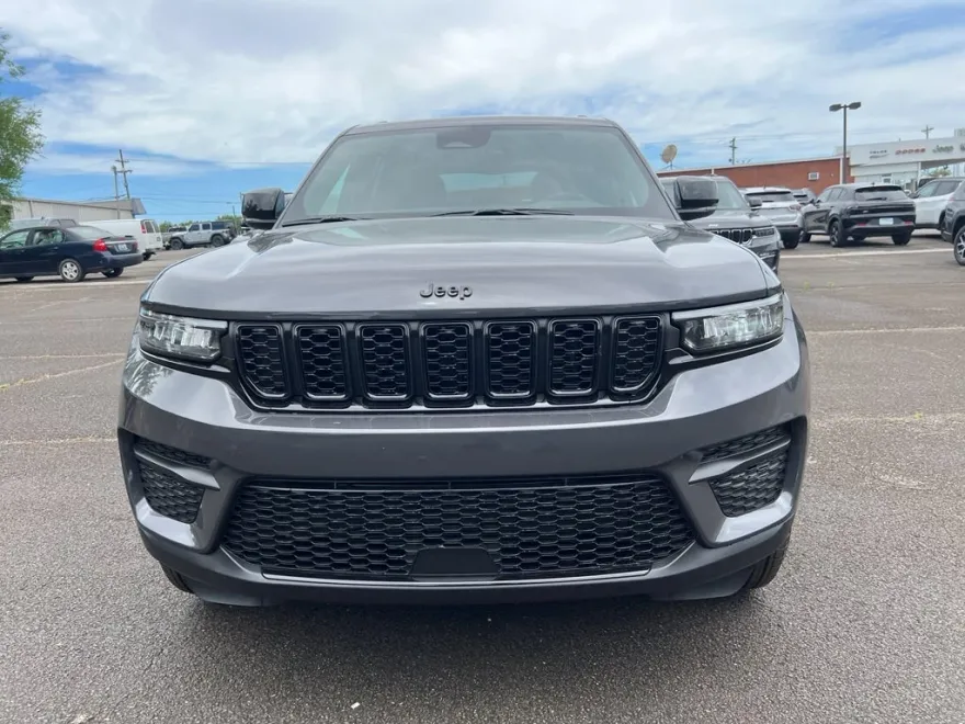 2025 Jeep Grand Cherokee Altitude X photo 2
