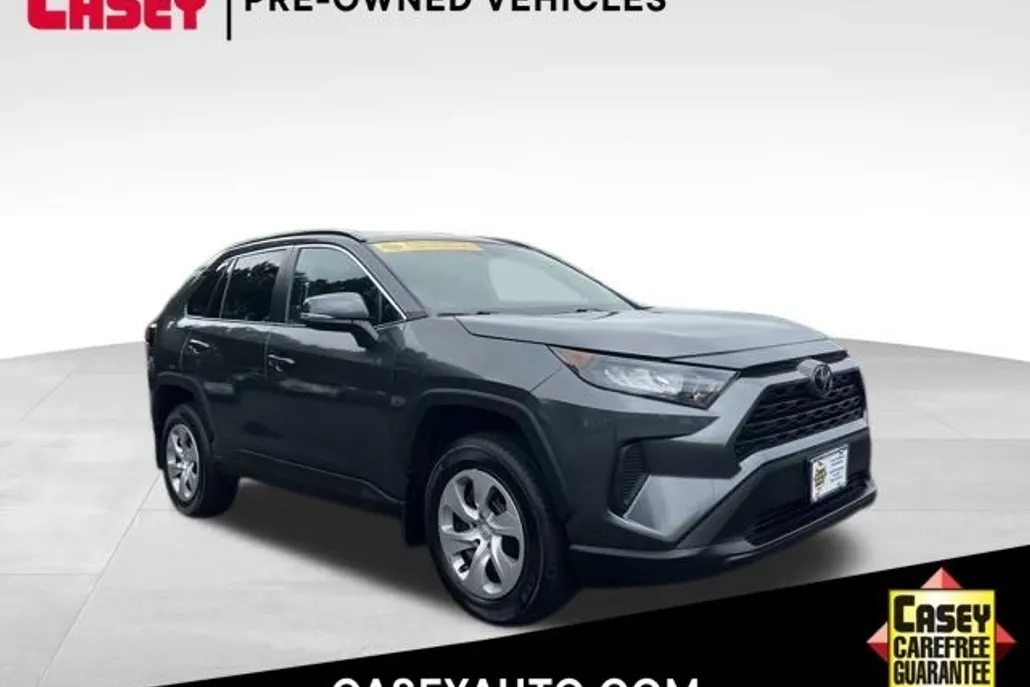 2021 Toyota RAV4 LE photo 1