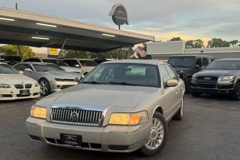 2011 Mercury Grand Marquis LS photo 1