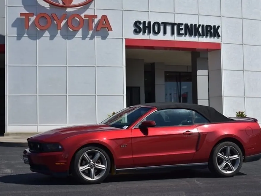 2010 Ford Mustang GT photo 1
