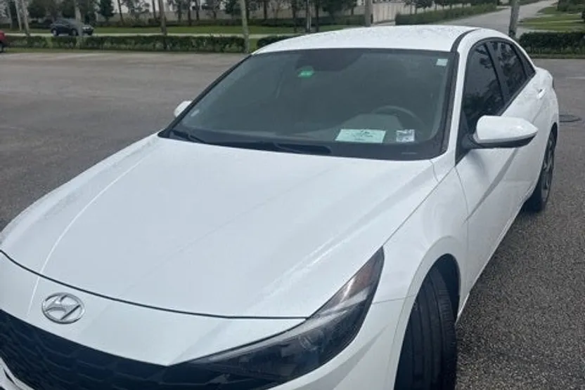 2023 Hyundai Elantra SEL Convenience photo 1