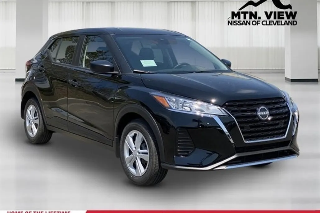 2025 Nissan Kicks Play S photo 1