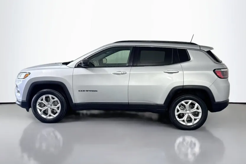 2024 Jeep Compass Latitude photo 1