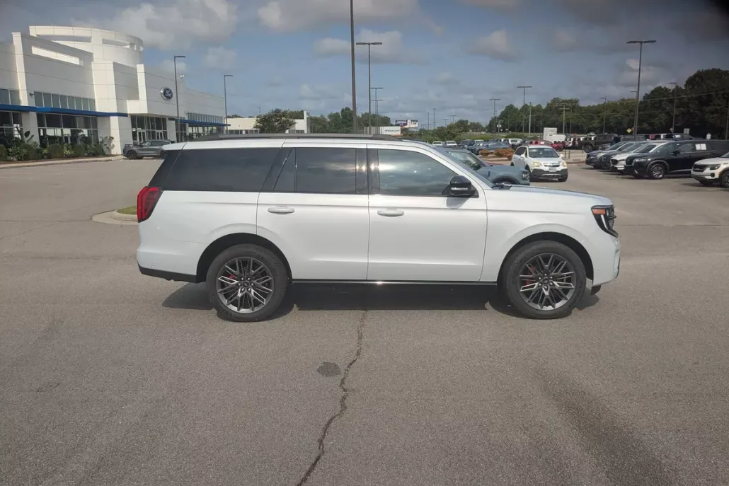 2025 Ford Expedition Platinum photo 1