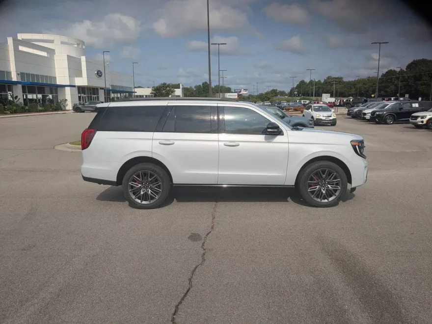2025 Ford Expedition Platinum photo 1