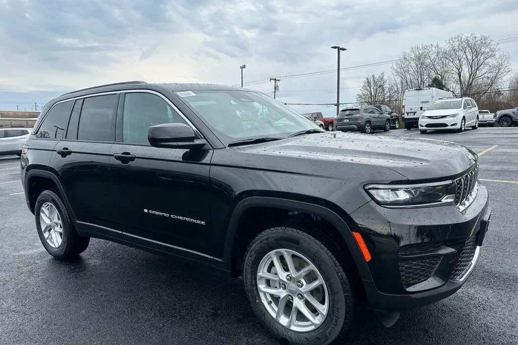 2025 Jeep Grand Cherokee Laredo X photo 1