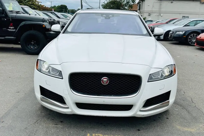 2017 Jaguar XF 35t Premium photo 1