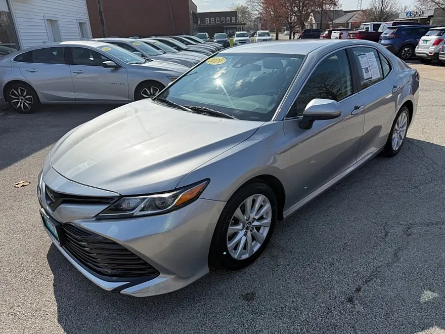 2019 Toyota Camry LE photo 1