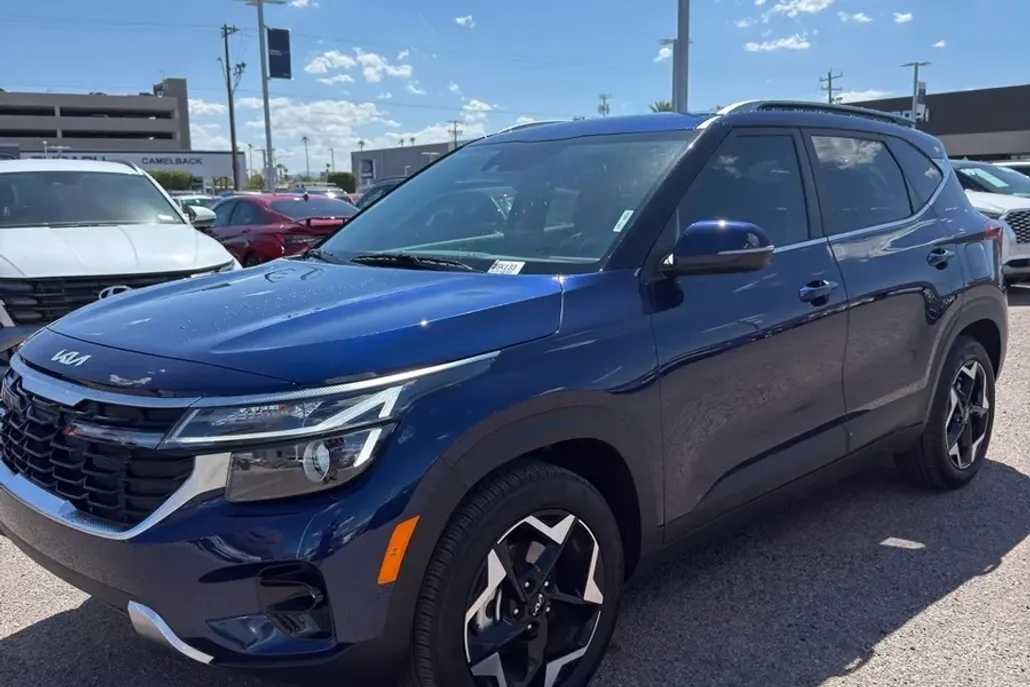 2025 Kia Seltos EX photo 1