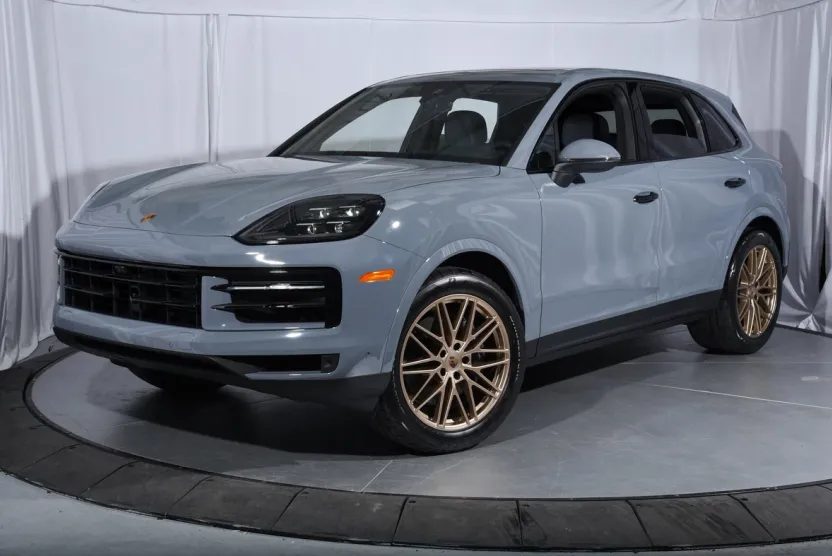 2025 Porsche Cayenne photo 1