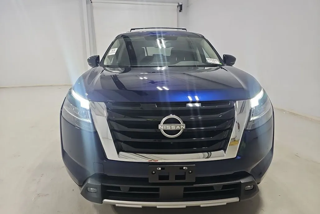2023 Nissan Pathfinder SL photo 1