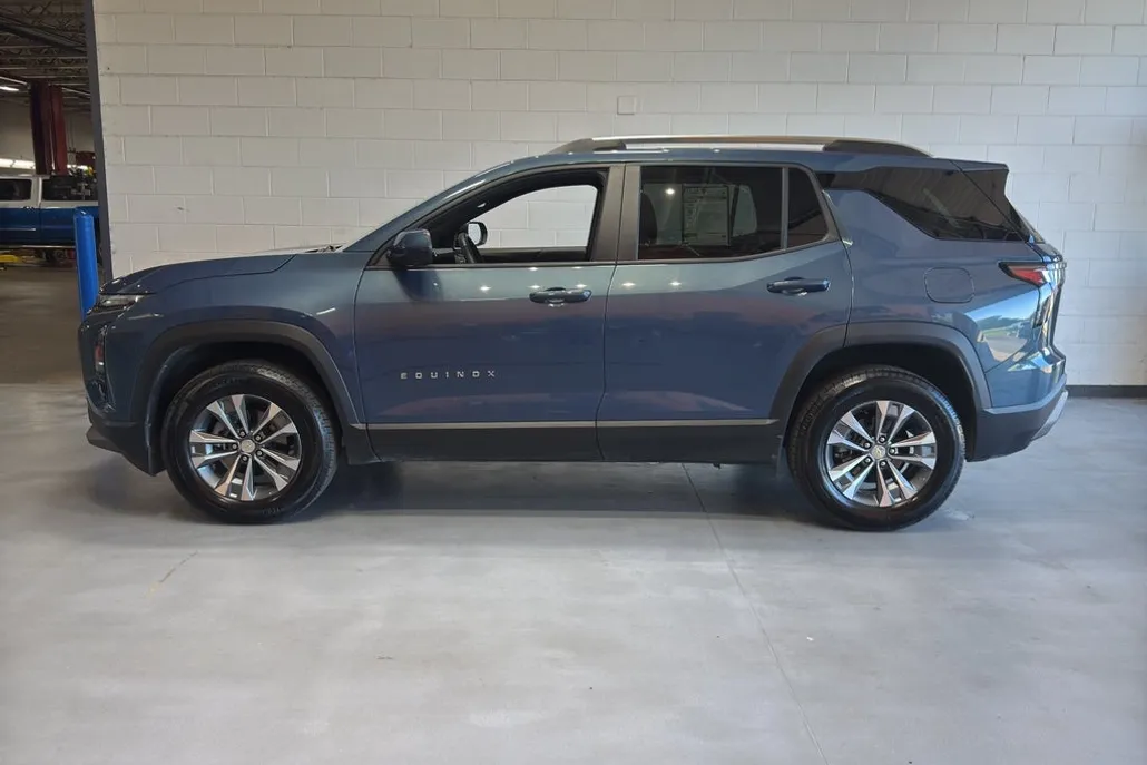 2025 Chevrolet Equinox LT photo 1