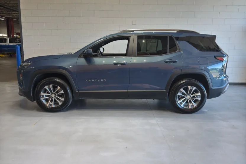 2025 Chevrolet Equinox LT photo 1