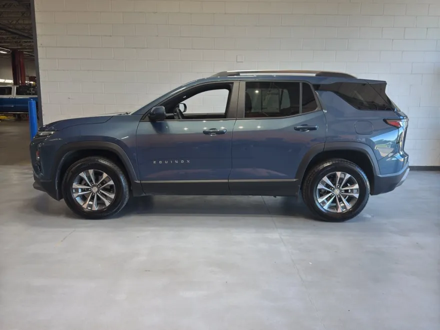 2025 Chevrolet Equinox LT photo 1
